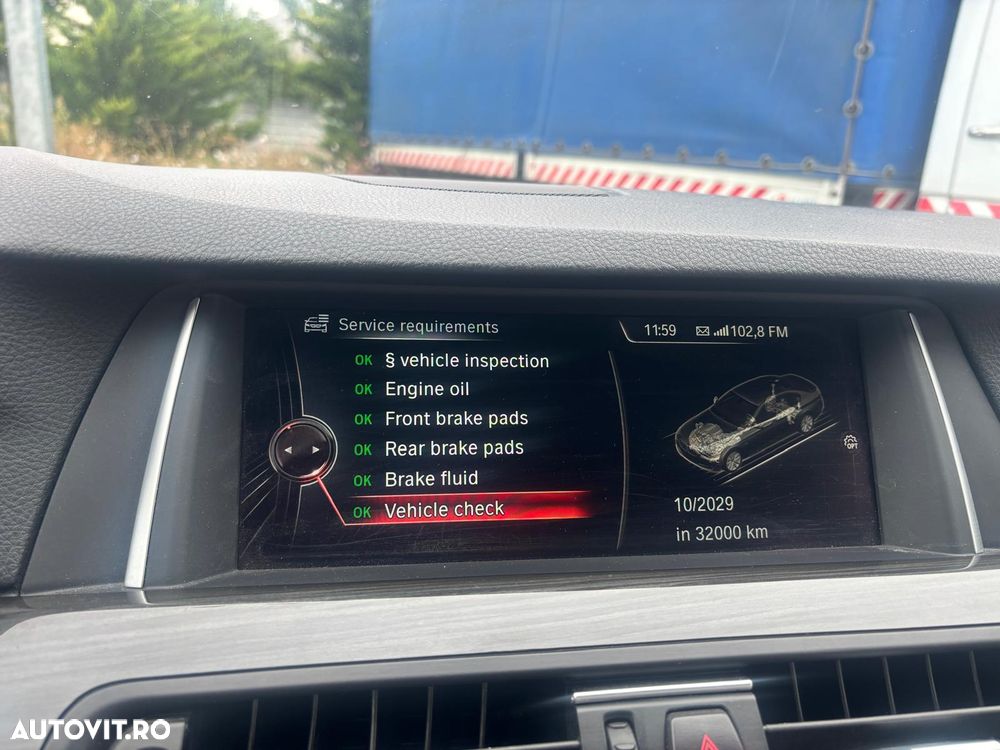 BMW Seria 5 530d xDrive AT - 28
