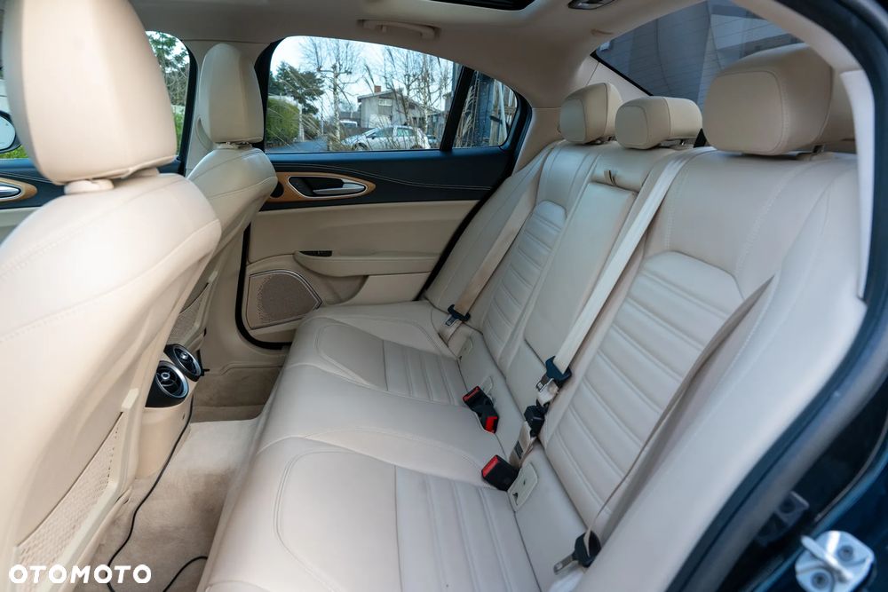 Alfa Romeo Giulia - 19