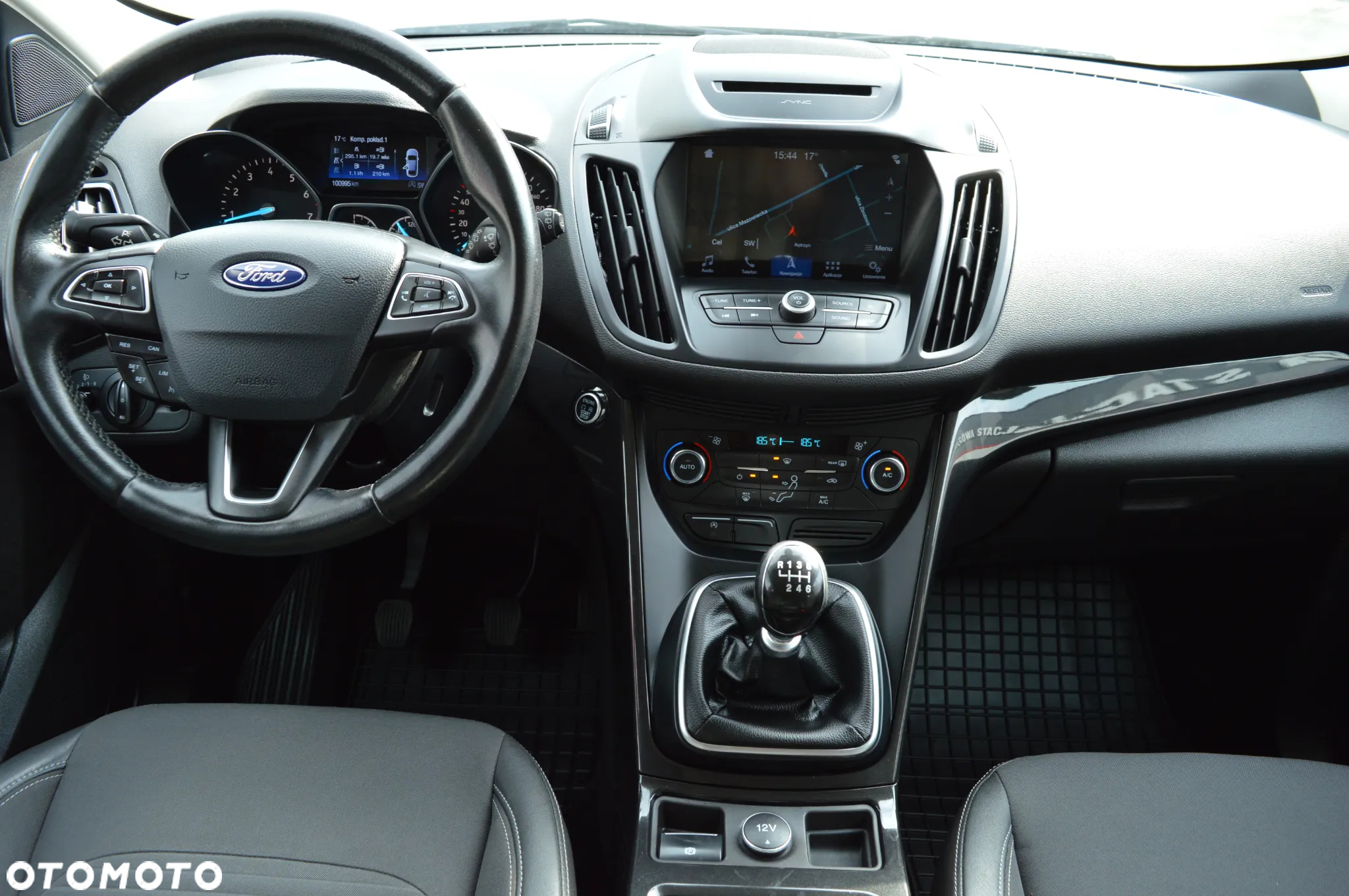 Ford Kuga 1.5 EcoBoost 2x4 Titanium - 16