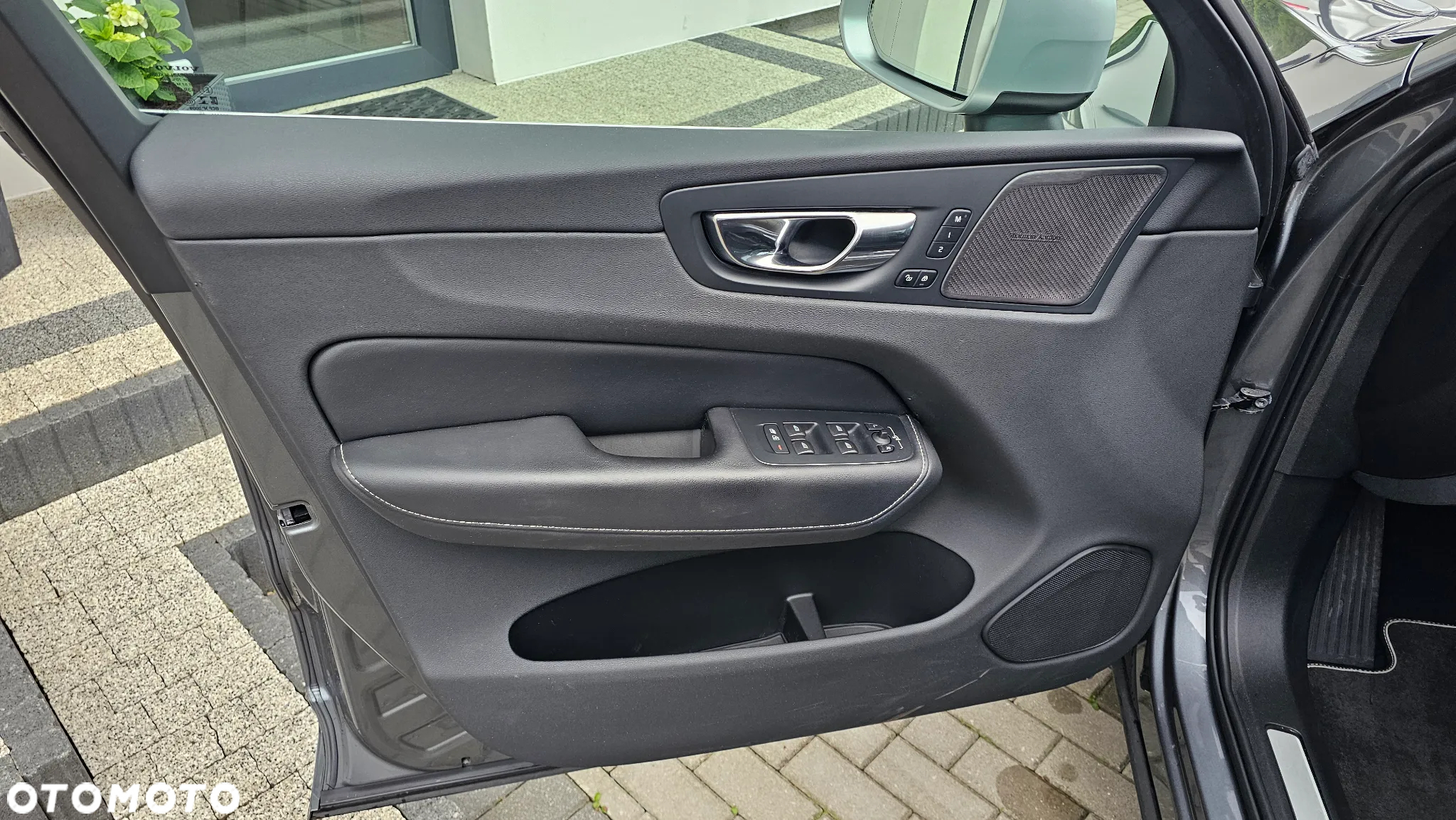 Volvo XC 60 D4 R-Design - 13