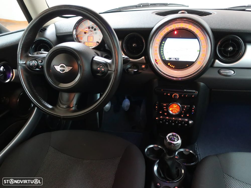 MINI 3 Portas Cooper D - 19