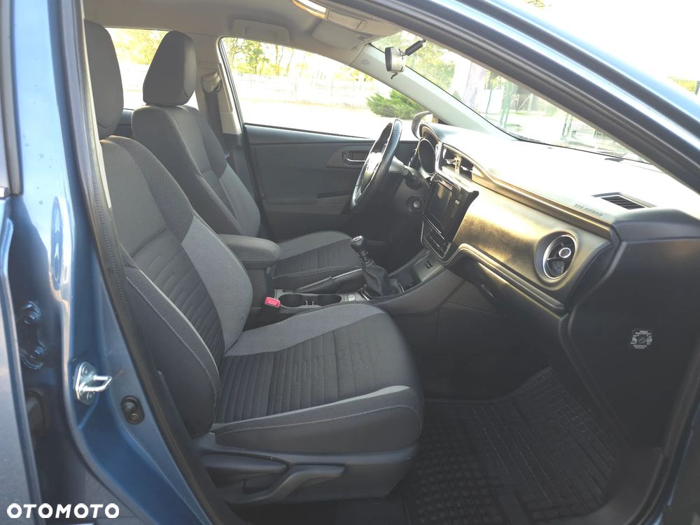 Toyota Auris 2015