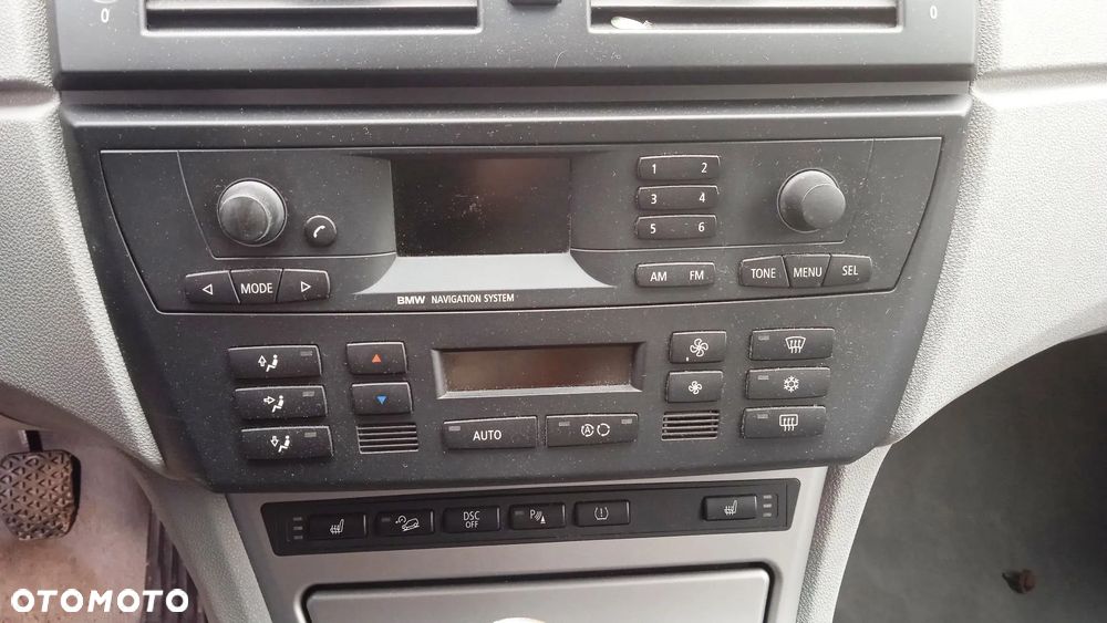 Deska rozdzielcza zegary kierownica airbag radio panel klimatyzacji kratki manetka przełącznik świateł BMW X3 E86 - 10