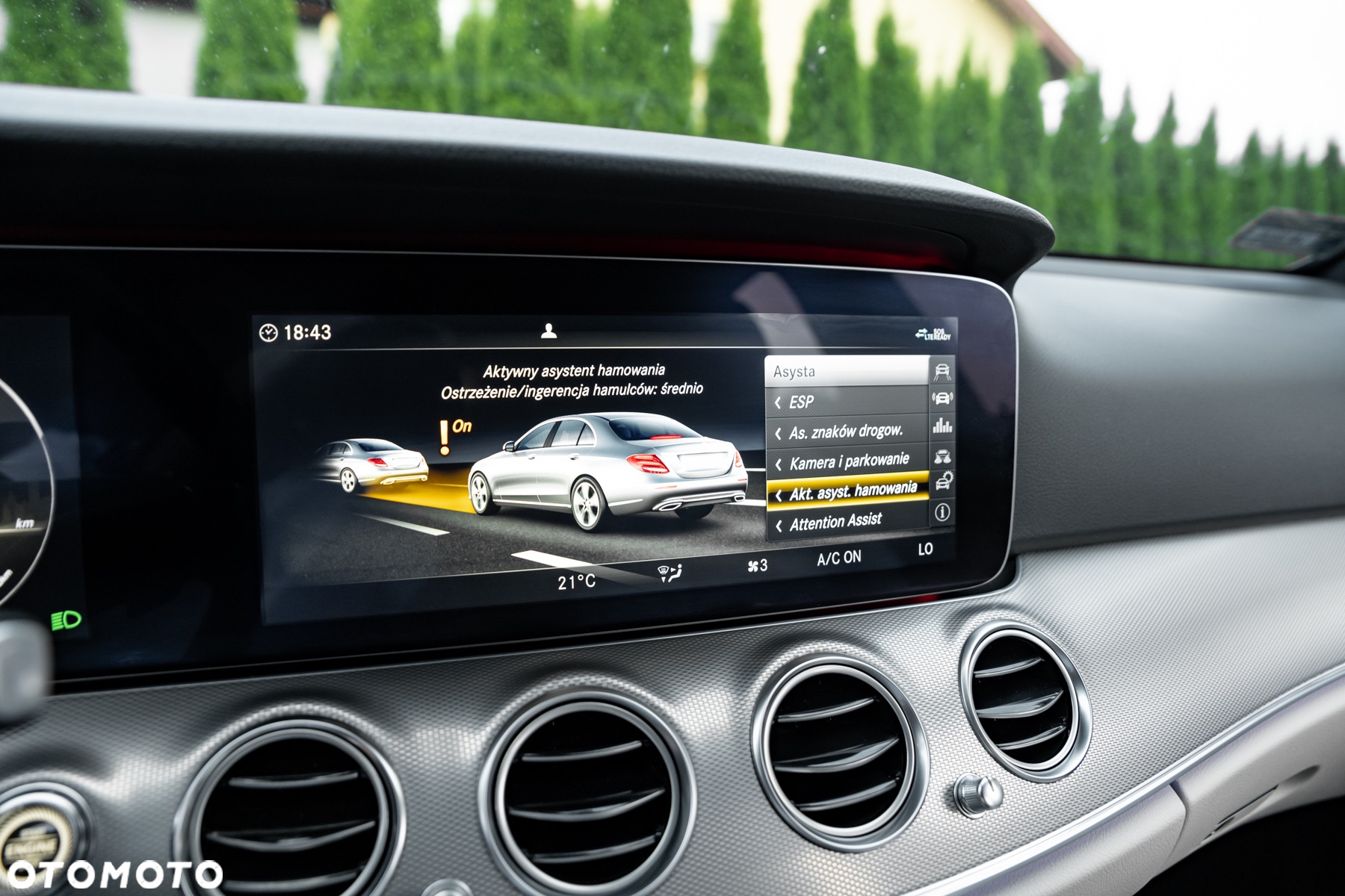 Mercedes-Benz Klasa E 200 4Matic 9G-TRONIC - 38