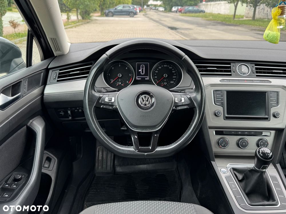 Volkswagen Passat 1.6 TDI BMT Trendline - 16