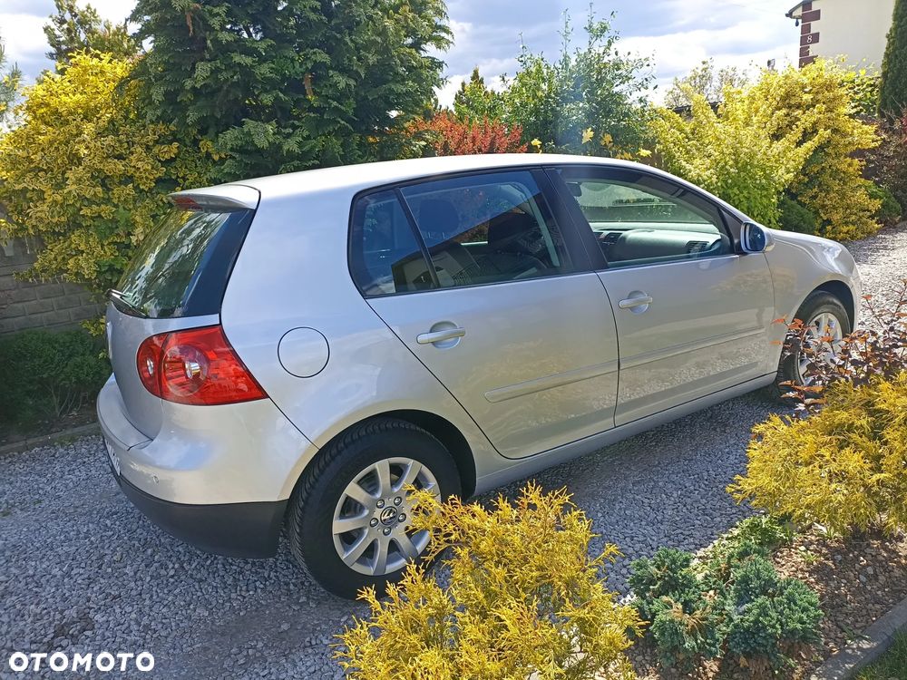 Volkswagen Golf - 6