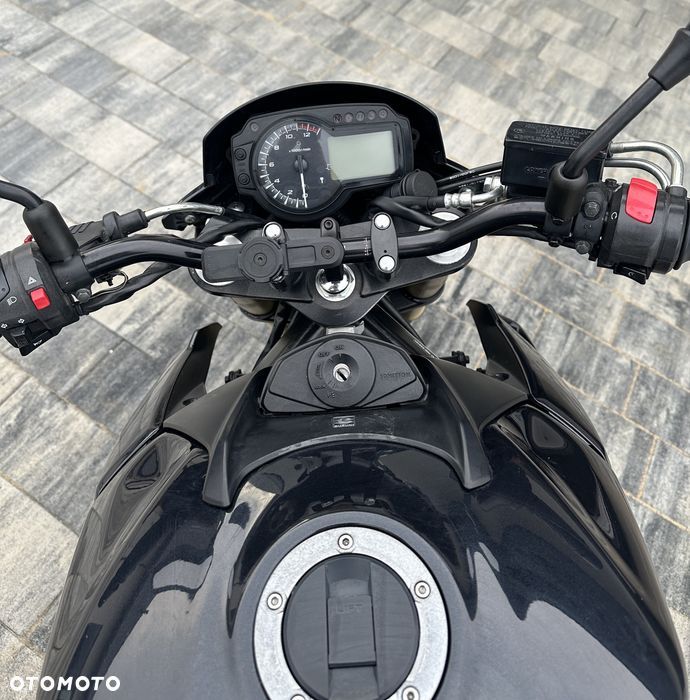 Suzuki GSR - 4