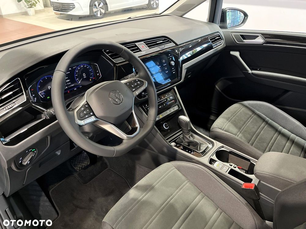 Volkswagen Touran - 10