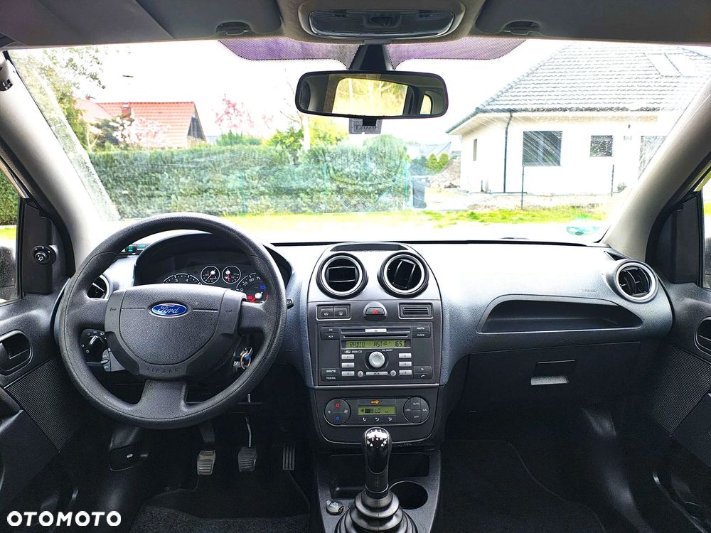 Ford Fiesta 1.3 Ambiente - 24