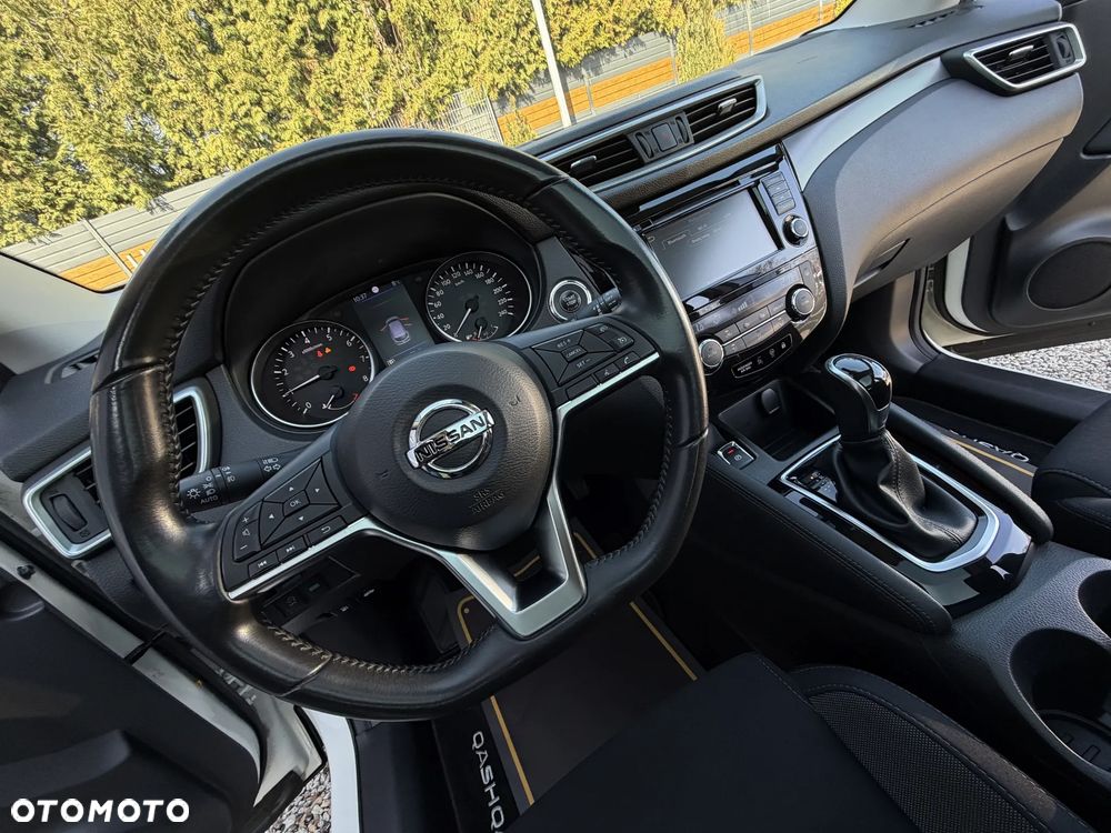 Nissan Qashqai 1.3 DIG-T N-Connecta DCT - 29
