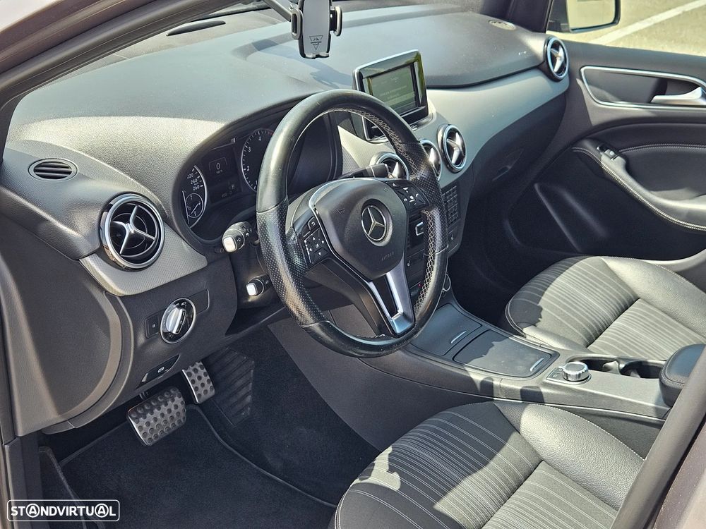 Mercedes-Benz B 180 - 13