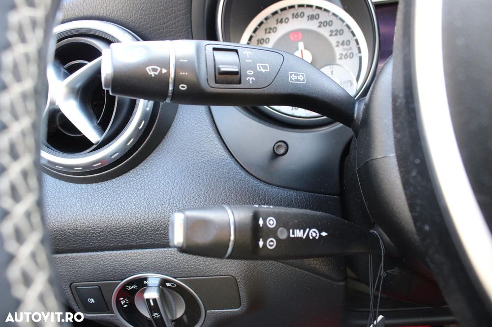 Mercedes-Benz GLA 220 CDI 4MATIC 7G-DCT - 19