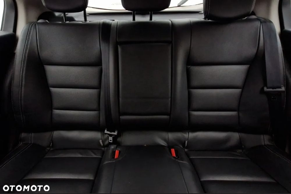 Renault Laguna 3.0 dCi V6 FAP Initiale - 16