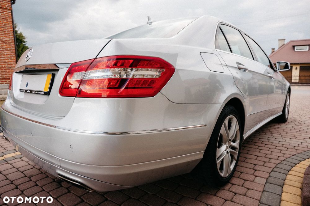 Mercedes-Benz Klasa E 200 CDI DPF BlueEFFICIENCY 7G-TRONIC Avantgarde - 4