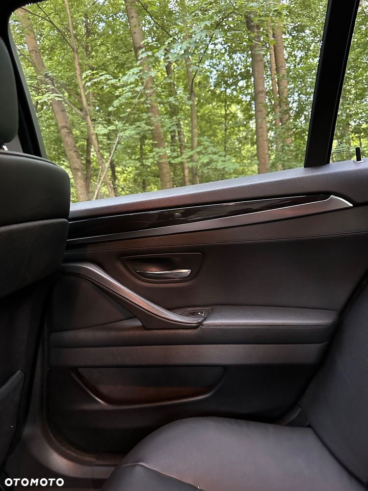 BMW Seria 5 525d - 23