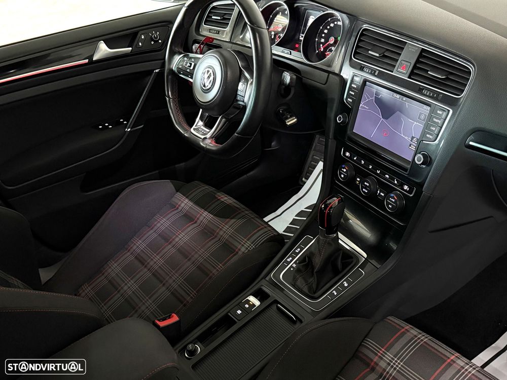 VW Golf GTI Performance BlueMotion DSG - 12