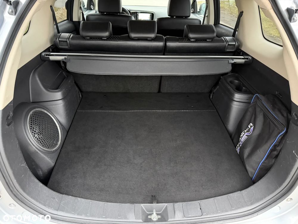 Mitsubishi Outlander 2.0 4WD Plus - 22