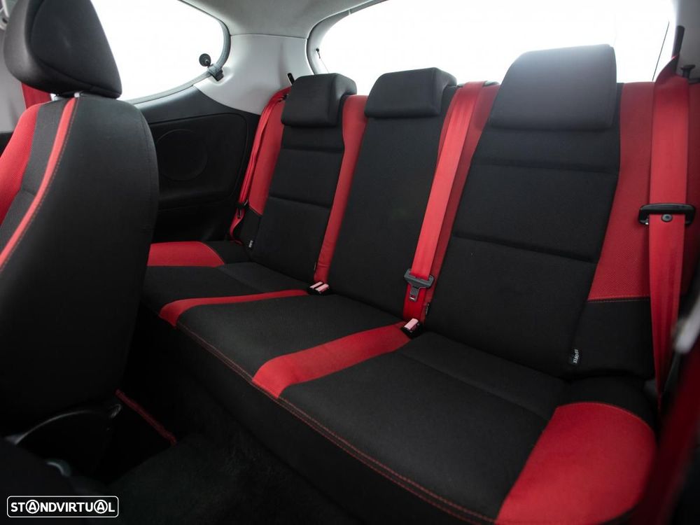 Peugeot 207 - 8