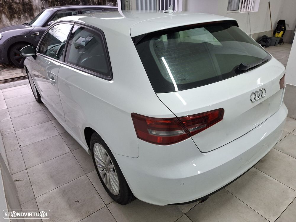 Audi A3 1.6 TDI Advance Ultra - 8