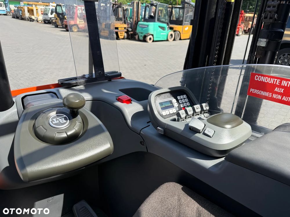 Toyota RRE120B - 13