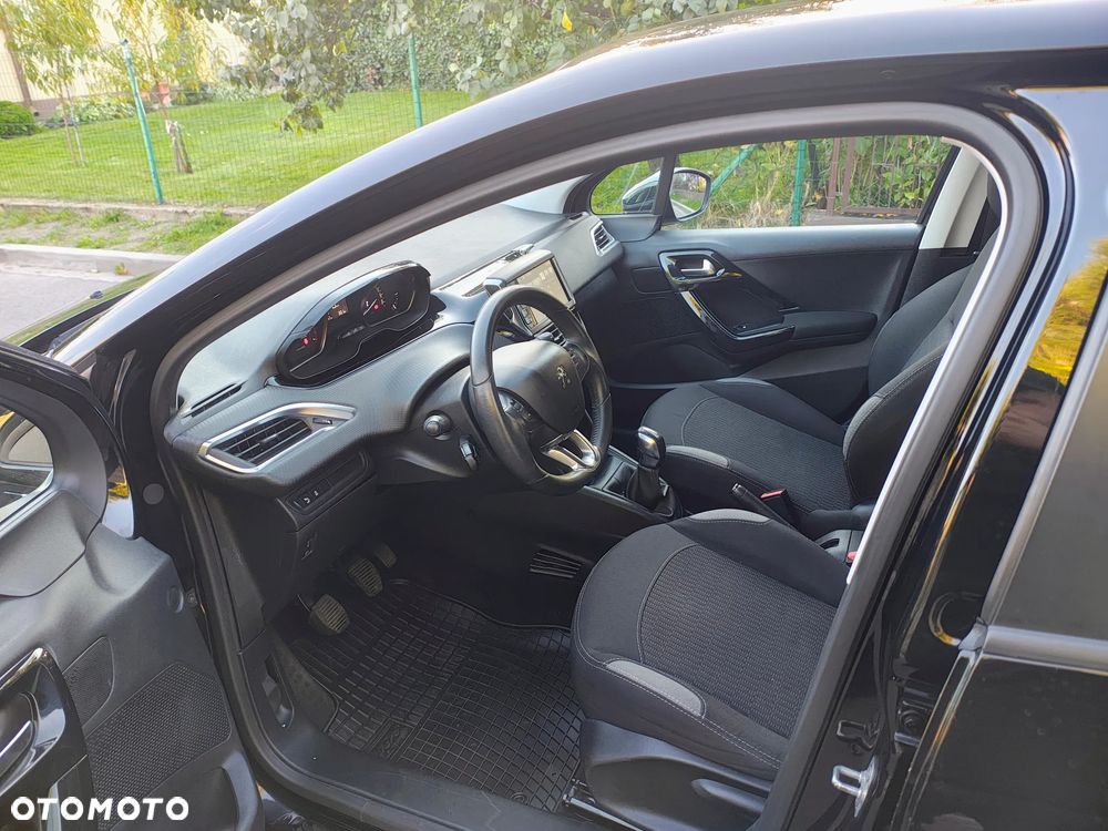 Peugeot 208 1.2 PureTech Style - 16