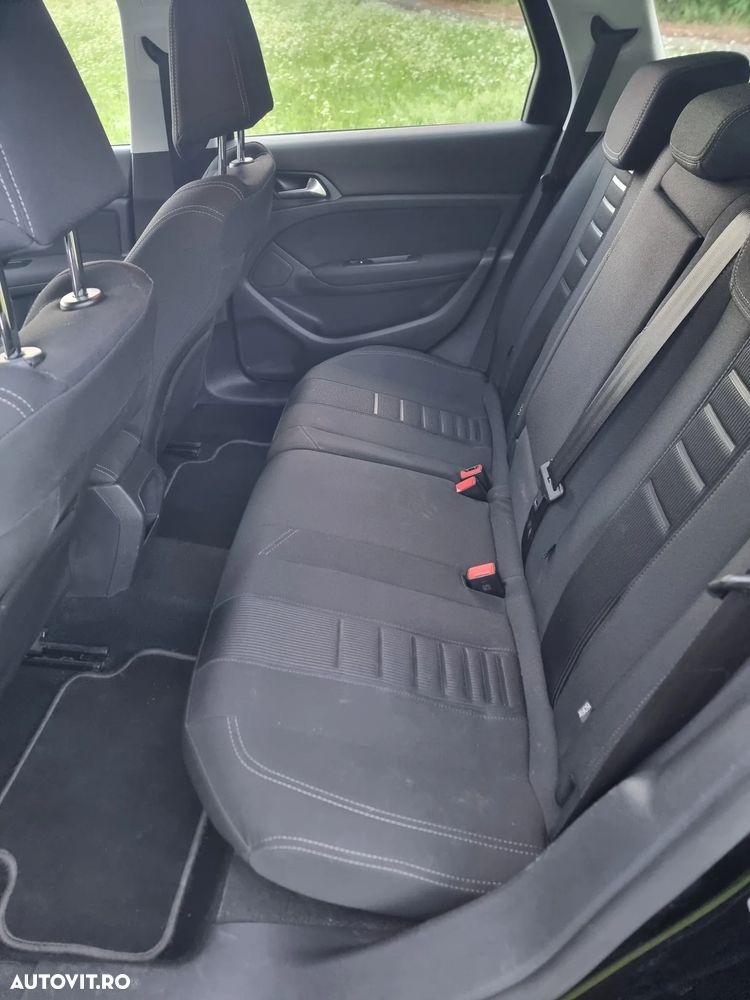 Peugeot 308 1.2 L PureTech Turbo Access - 12