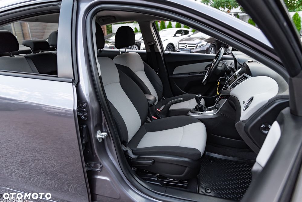 Chevrolet Cruze 1.8 LS - 25