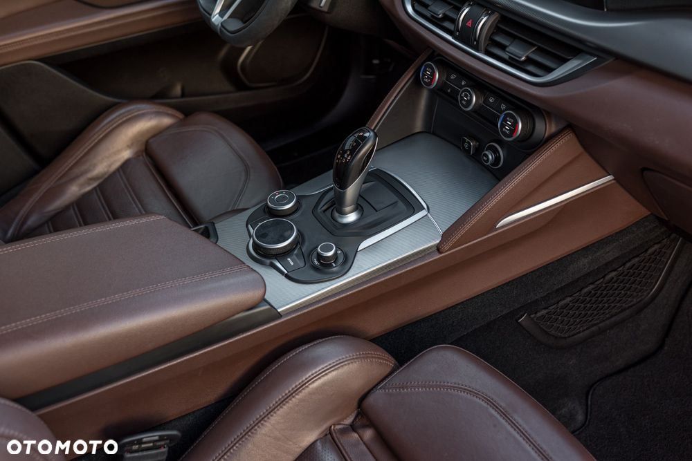 Alfa Romeo Stelvio 2.0 Turbo TI Q4 - 12