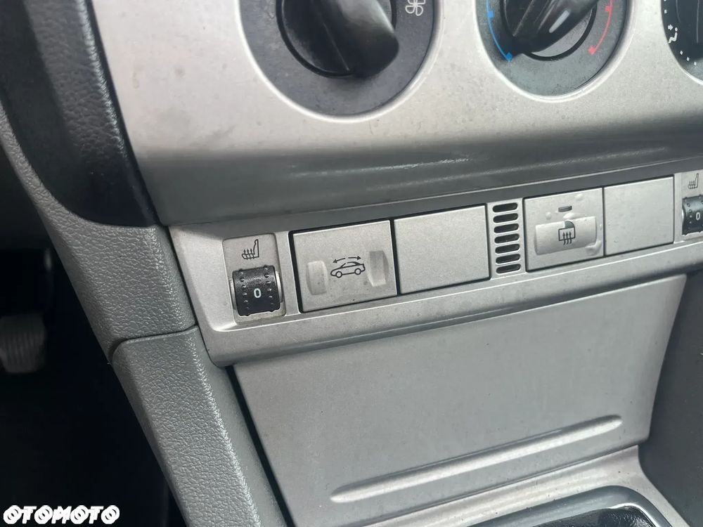 Ford Focus ver-coupe--cabriolet-2-0-16v-black-magic - 21