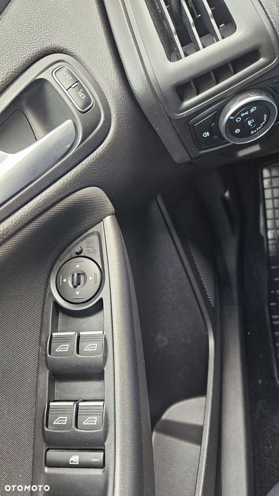 Ford Focus 1.0 EcoBoost Trend - 14