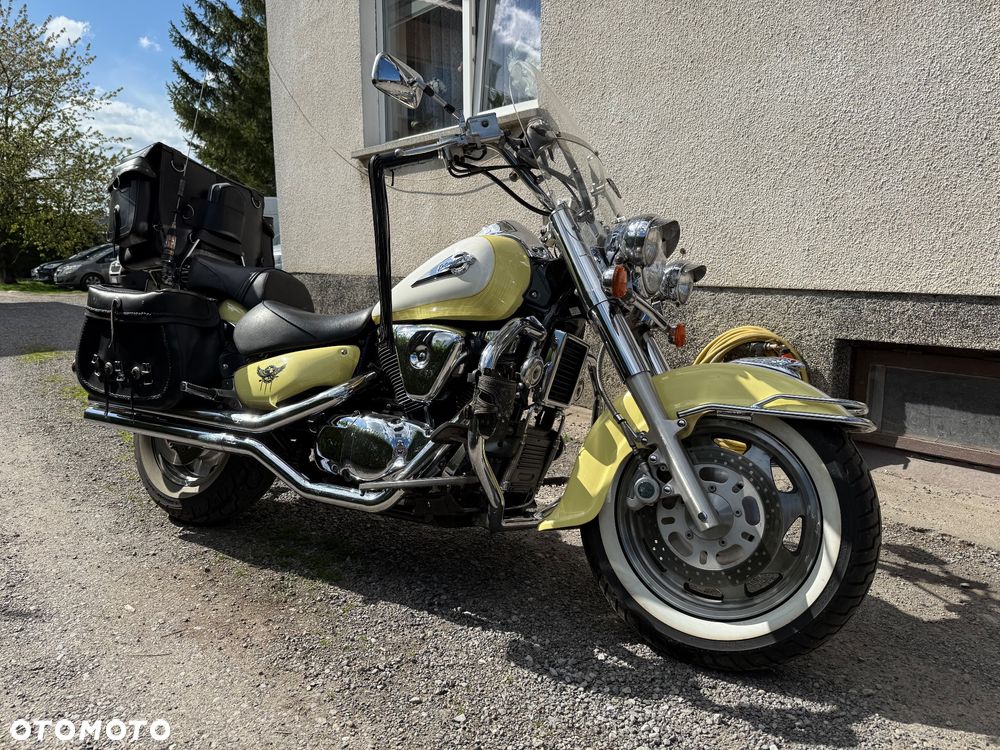Suzuki Intruder - 1