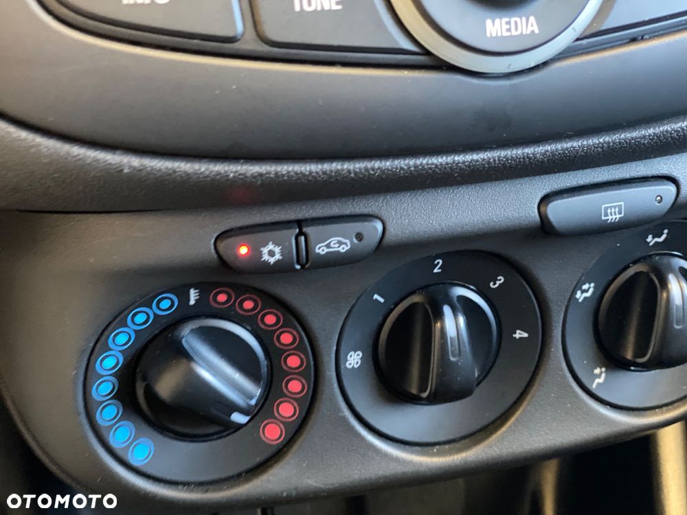 Opel Corsa 1.2 Cosmo - 26