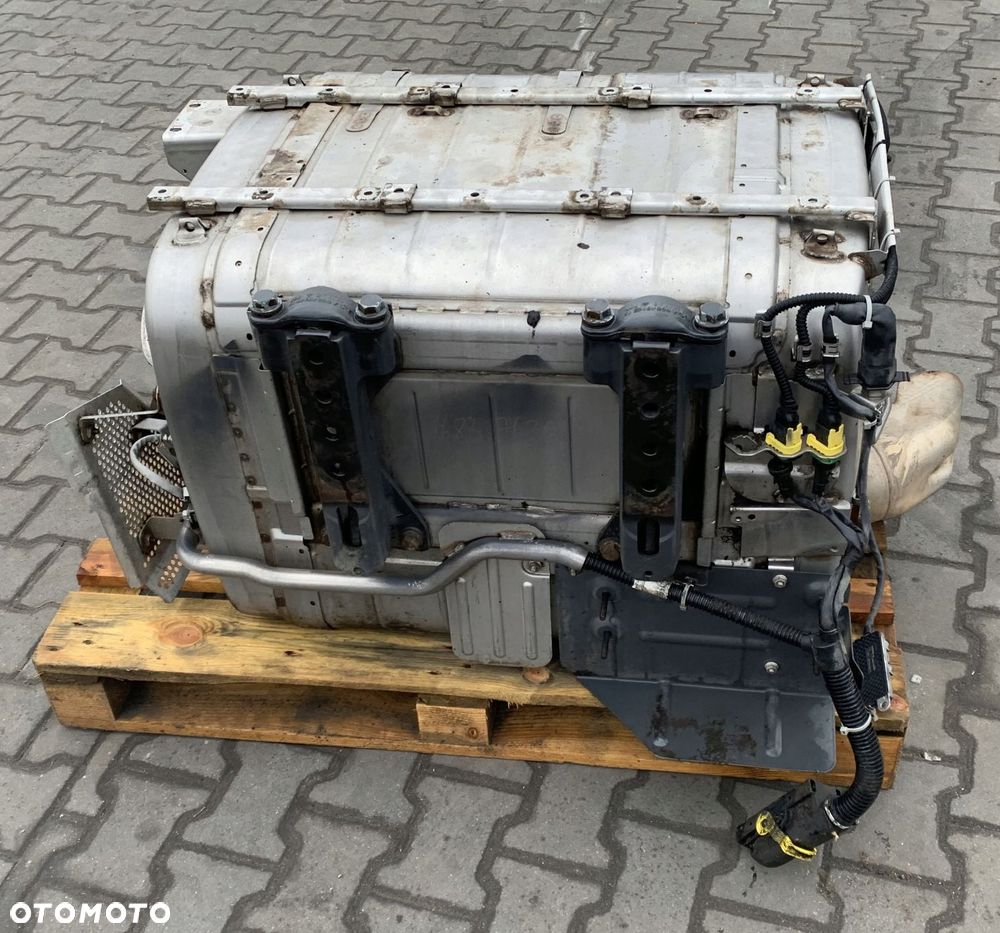 WYDECH KATALIZATOR TŁUMNIK MERCEDES ACTROS MP4 EURO 6 - 1