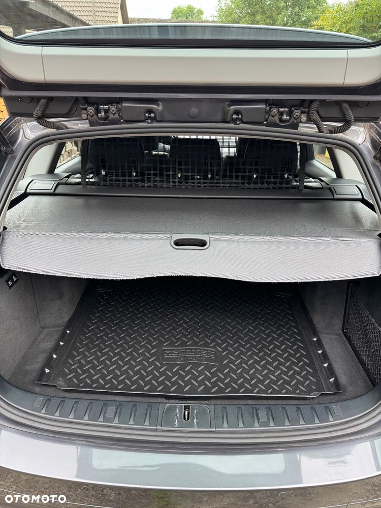 BMW Seria 3 318i Touring - 17