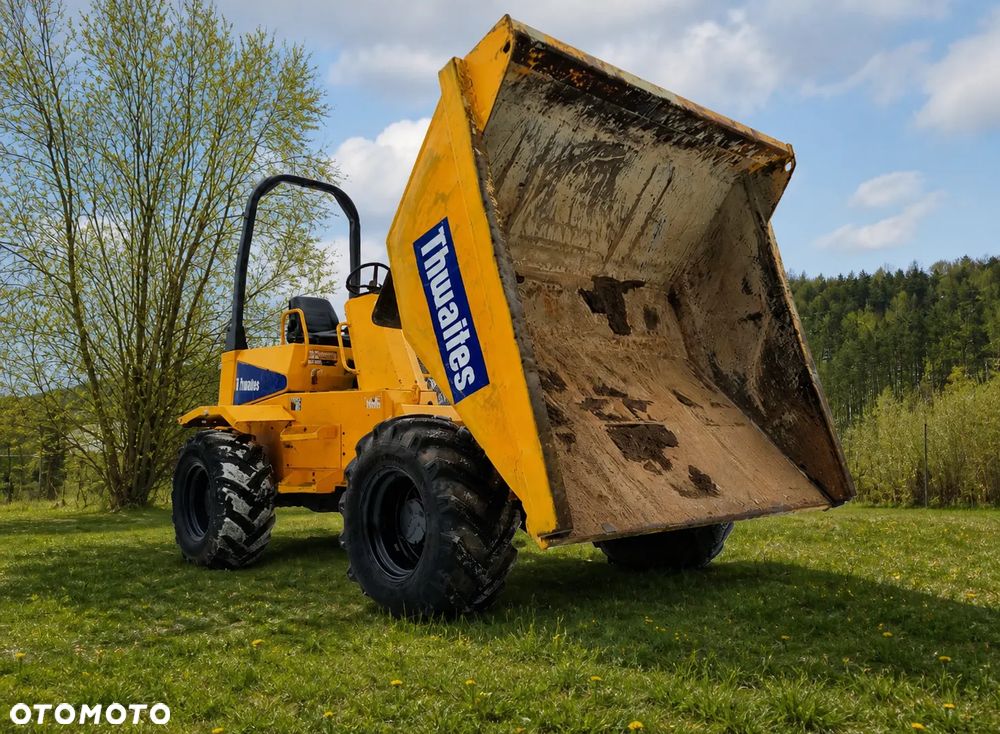 Thwaites Wozidło Budowlano-Rolnicze. 6 ton ładowność. 4x4 napęd.  Potężna Moc silnika i Hydrauliki. Najlepszy silnik Perkins 90km. Maszyna Kupiona z Norweskiego Gospodarstwa Rolniczego typu Kurniki. Stan Idealny. Zero Luzów i wycieków! Odpala na dotyk. Serwisowane w Dekra Norweska! Hamulce brzytwa. Serwisy w DEKRA. Maszyna Woziła lekkie ładunki. Praktycznie zerowe zużycie. Wielka Okazja. Wszystko w pełnym Oryginale. - 3