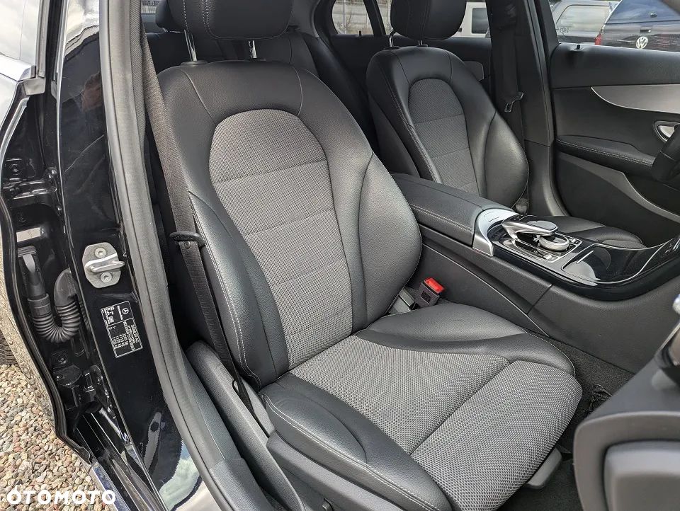 Mercedes-Benz Klasa C 220 d 4Matic 9G-TRONIC Avantgarde - 24