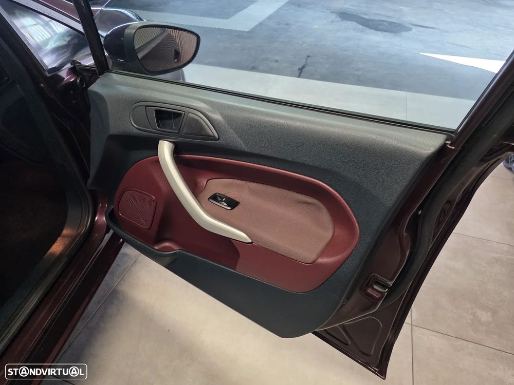 Ford Fiesta 1.6 TDCI Titanium - 31