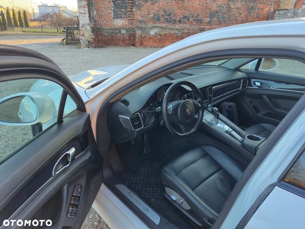 Porsche Panamera 4S PDK - 12