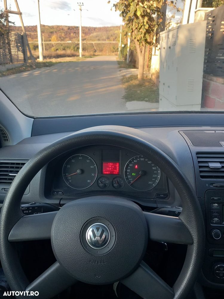 Volkswagen Golf 1.6 Comfortline Aut - 4