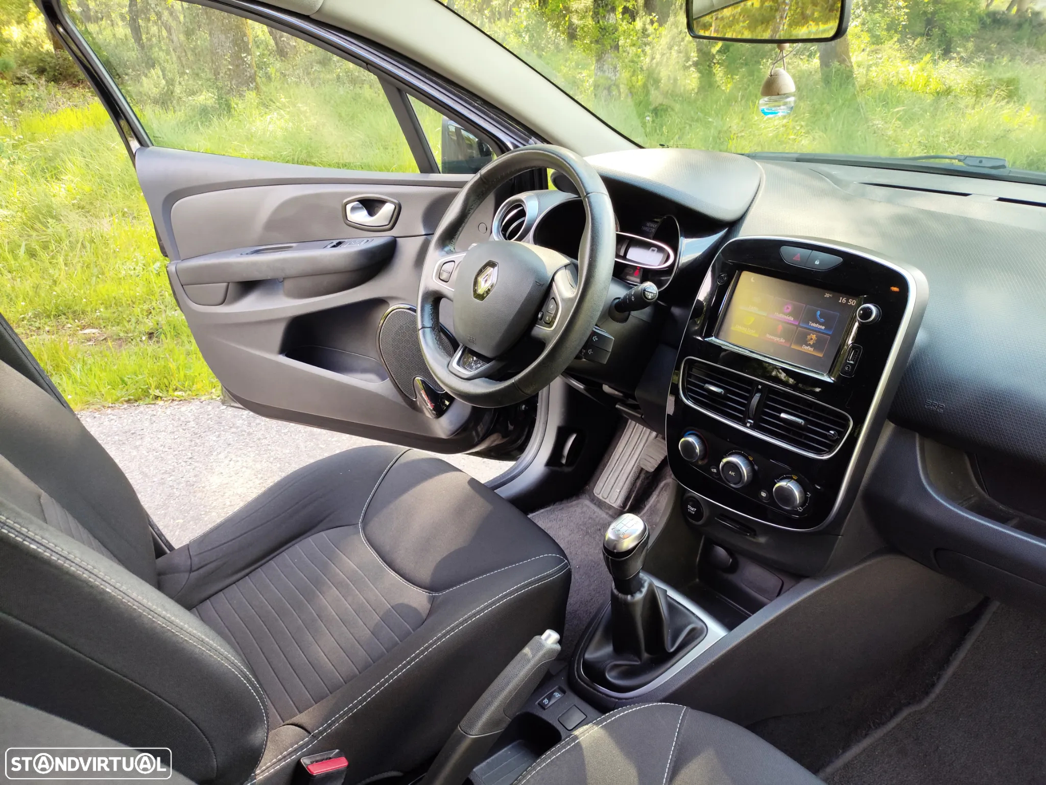 Renault Clio Sport Tourer 0.9 TCe Limited - 16
