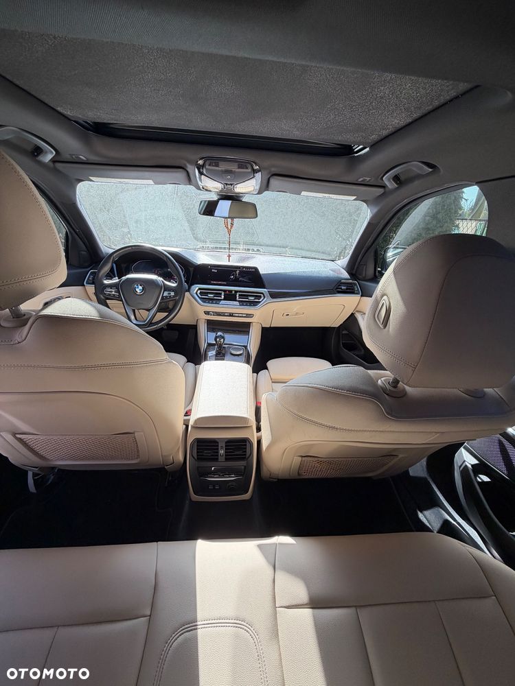 BMW Seria 3 330i - 21