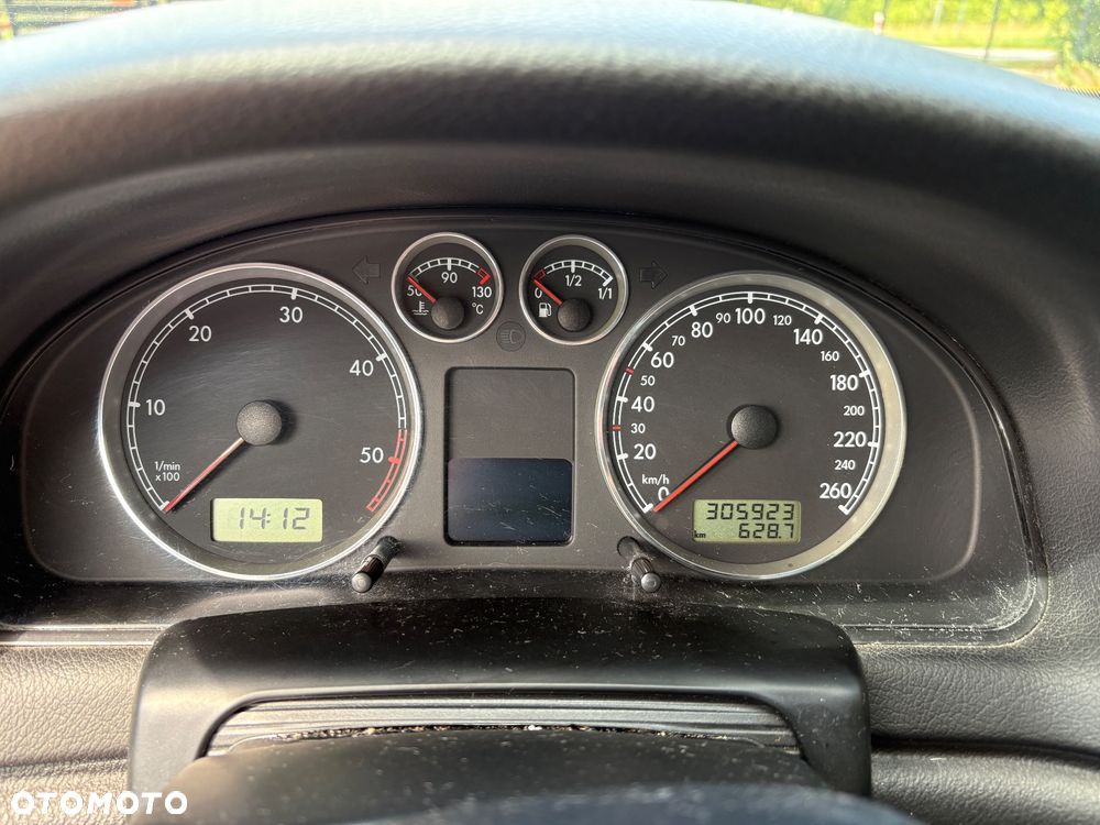 Volkswagen Passat - 20