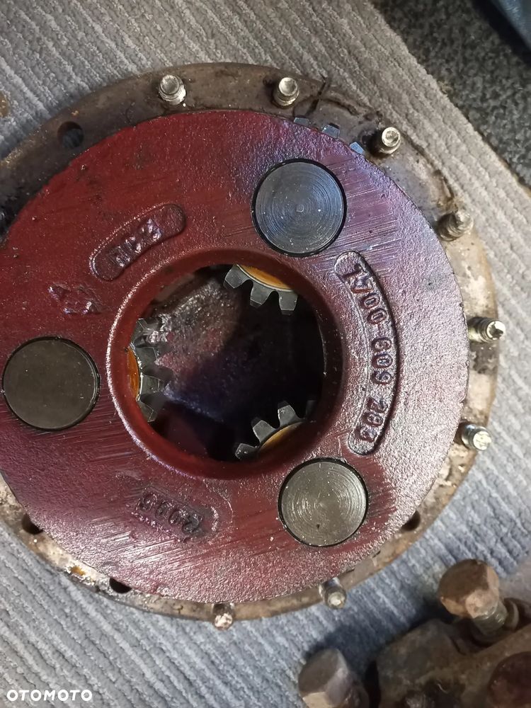 Części Renault 106.54,110.54,120.54,133.54,145.54,155.54 Półoś,krzyżak Z32,Z29,układ planetarny,kosz,zwolnica,pokrywa,bieżnia,obudowa 7700609283,Opryskiwacz Matrot satelita 18z,koło zębate  układu planetarnego 52z ATAK kołoataku wałek ataku 9x34  obudowa mostu reference,zwrotnica,łoże,podpora mostu,kołyska - 7