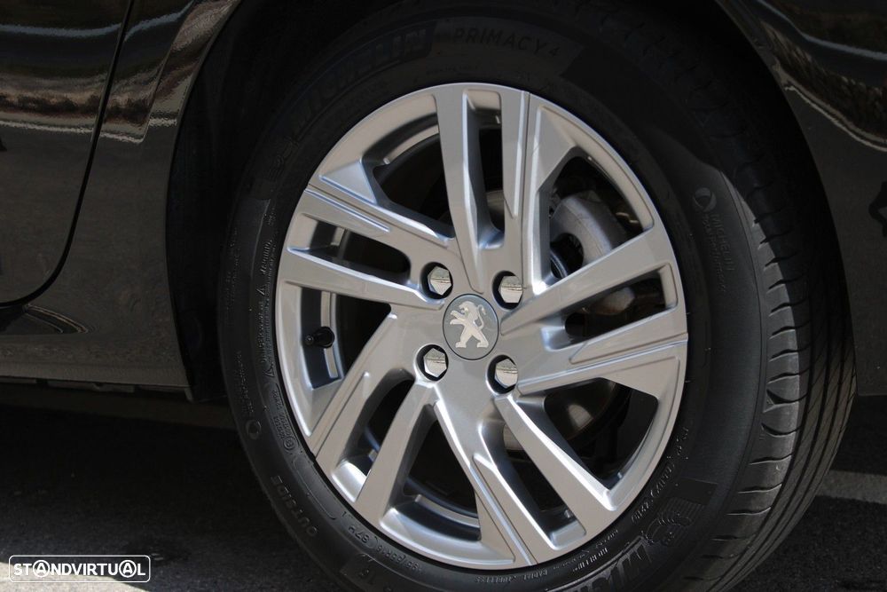 Peugeot 208 1.2 PureTech Allure - 17