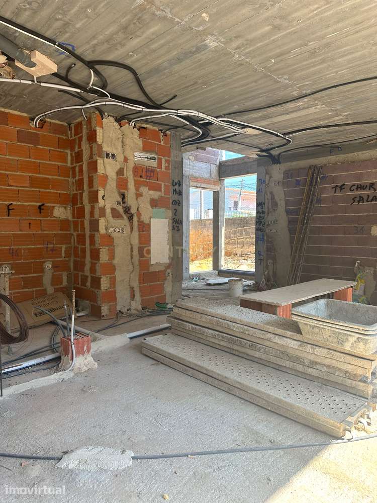 Moradia T4 em Construção com Piscina e Jardim – Charneca da Caparica - Grande imagem: 3/21