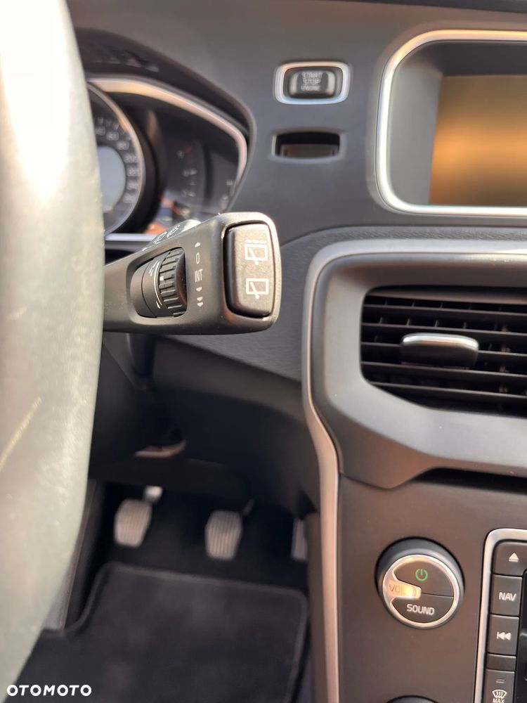 Volvo V40 D2 Momentum - 27