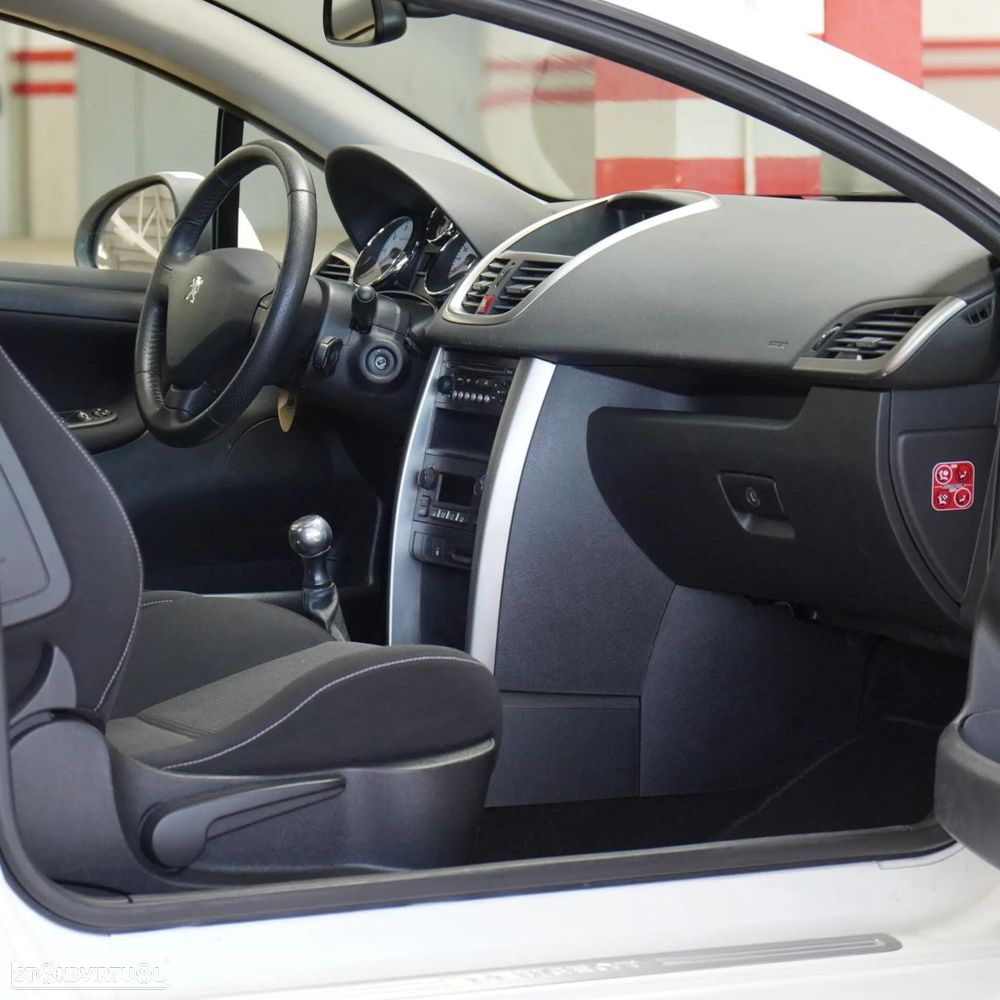 Peugeot 207 CC 1.6 SE 200 Anos - 21