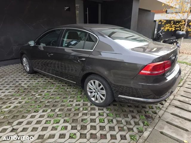Volkswagen Passat - 1