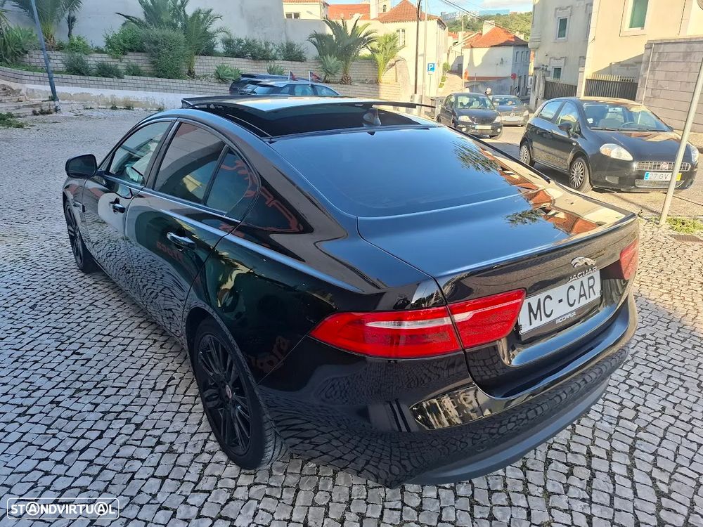 Jaguar XE 2.0 D Prestige Aut. - 4