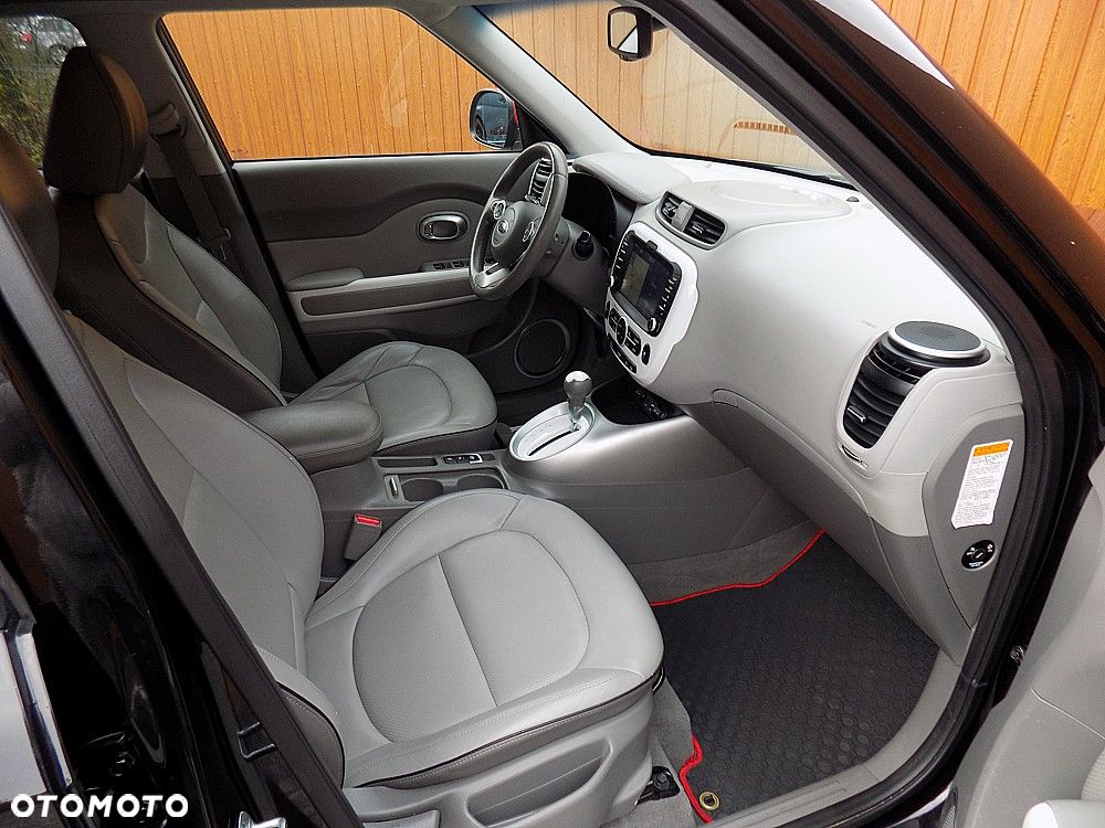 Kia Soul Plug - 8